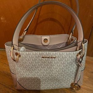 Micheal Kors LG Shoulder Tote